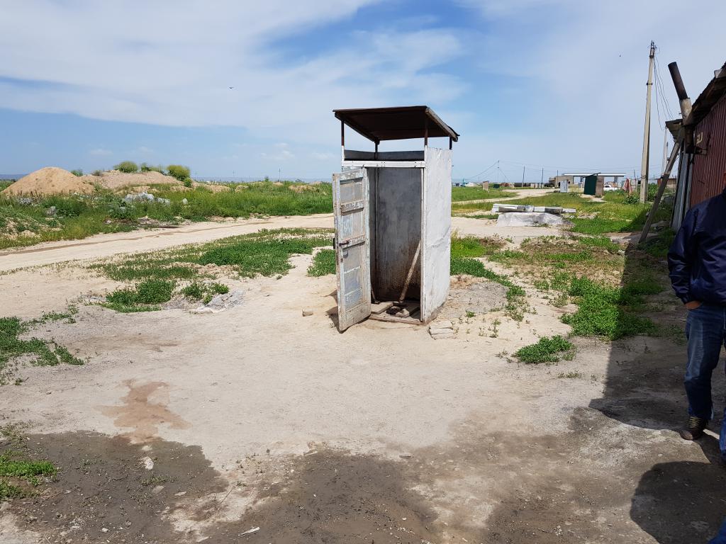 Free toilet at pit stop 休息站免费厕所