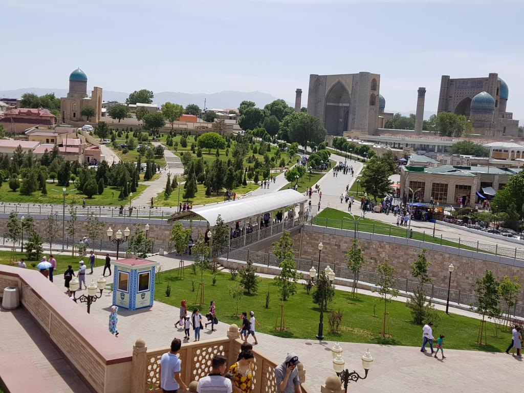 View of historical landmarks from Hazrat Khizr Mosque 哈兹拉特希兹尔清真寺上看古建筑群