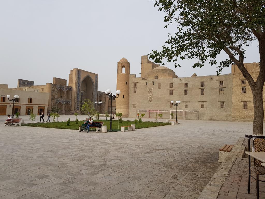 Ulugh Beg Madrasa and Abdullaziz Kahn courtyard 经学院和广场 