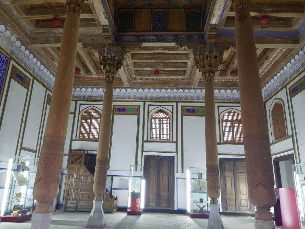 Bolo Hauz Mosque, across the road from the Ark 布哈拉堡垒马路对面古清真寺