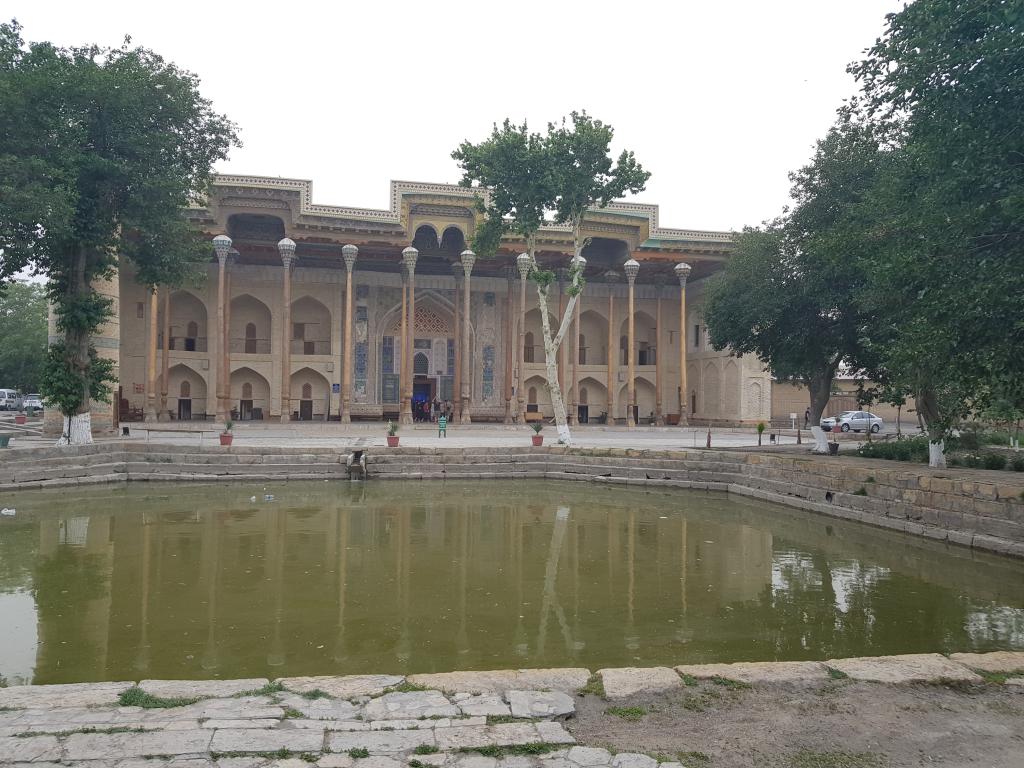 Bolo Hauz Mosque, across the road from the Ark 布哈拉堡垒马路对面古清真寺