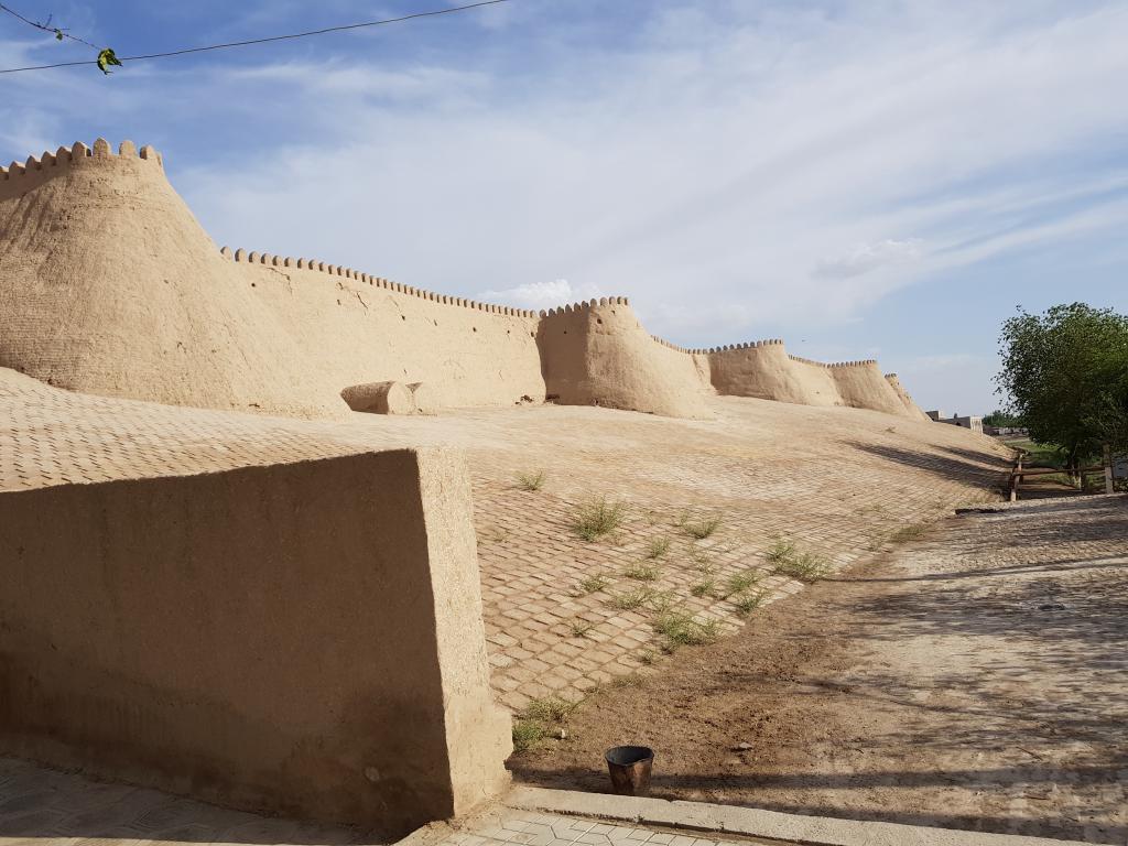 Old city mud wall of Khiva 希瓦老城墙