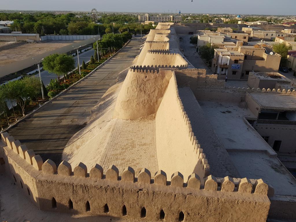 Old city mud wall of Khiva 西瓦老城墙