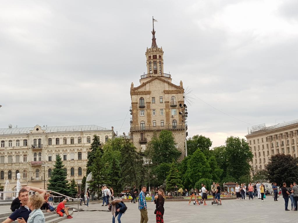 Khreschatyk Street, Kyiv's main street  基辅主要街道，市政厅和行政楼所在