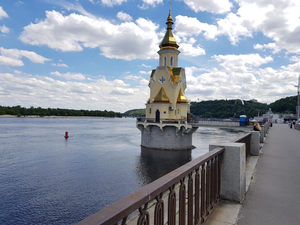 Dnieper River and St. Nicholas Church 第聂伯河和圣尼古拉斯教堂