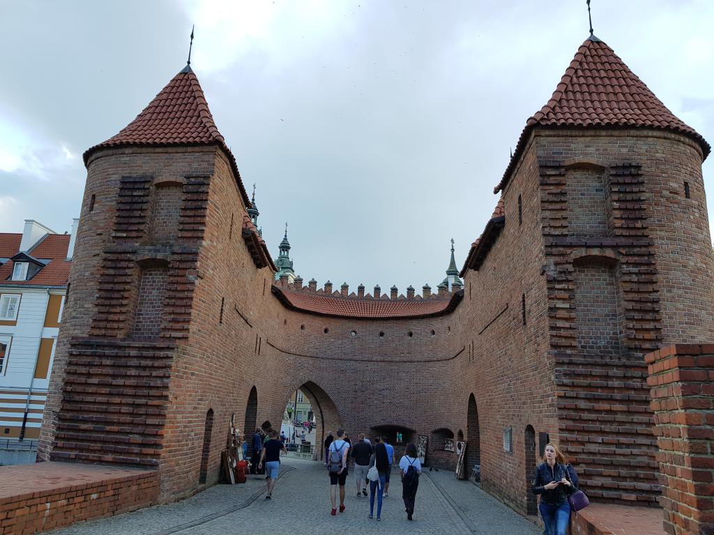 Warsaw Barbican - Castle defense wall reconstructed in mid-20th century 古防御墙