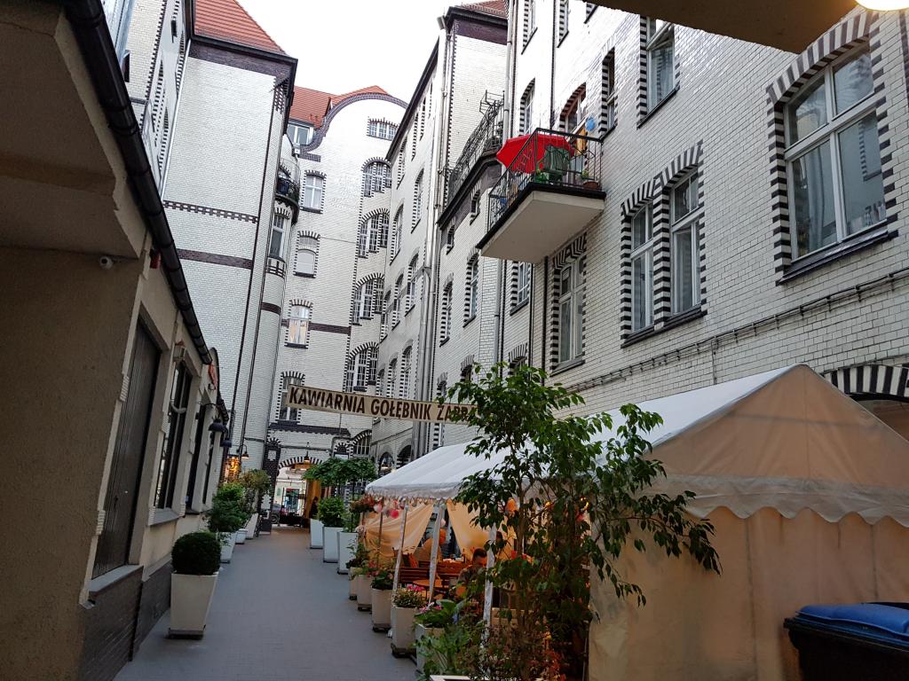 Chic alley and cafes 别致巷里餐厅