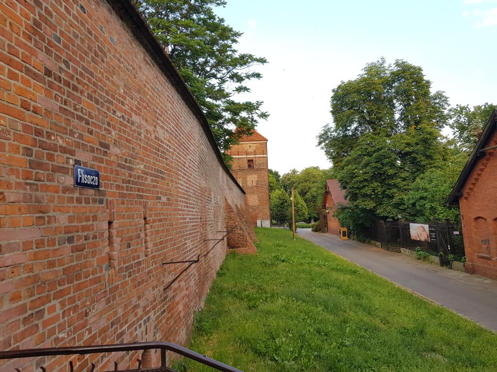 Old city wall and towers 老城门和塔