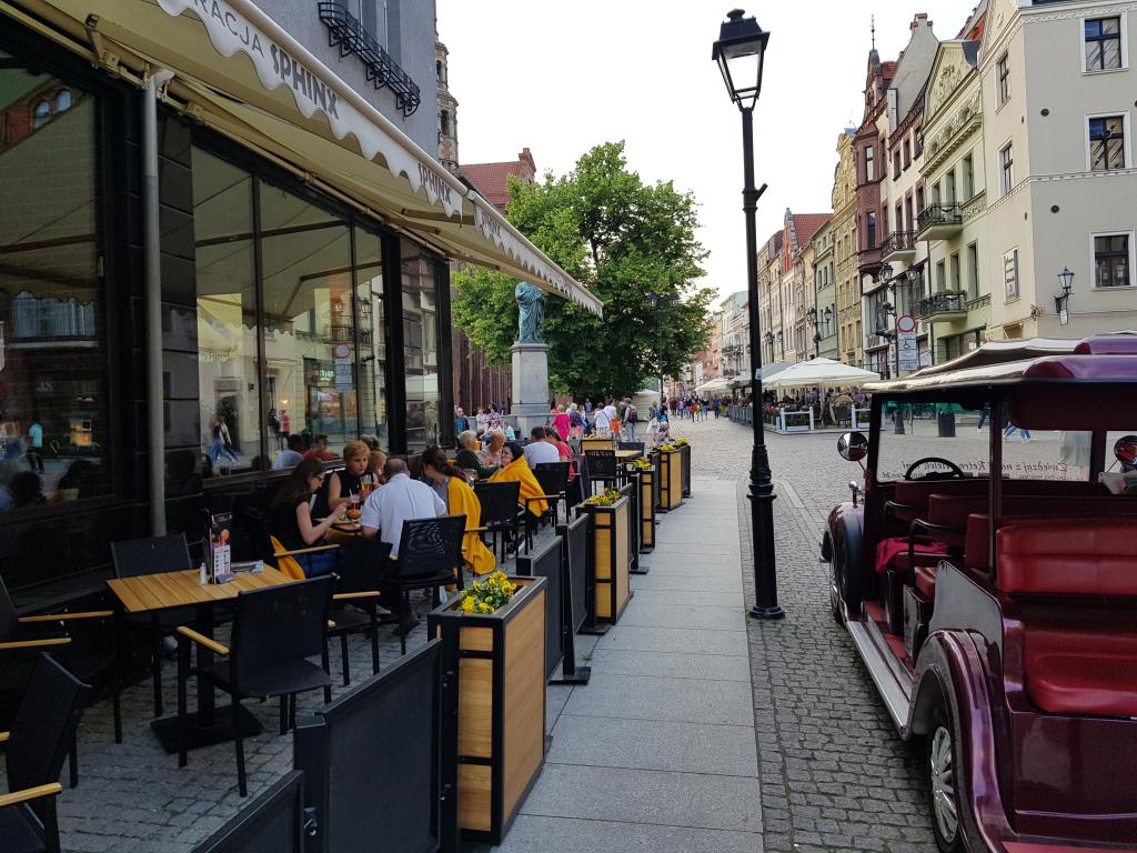 Torun old town outdoor cafe 户外咖啡厅