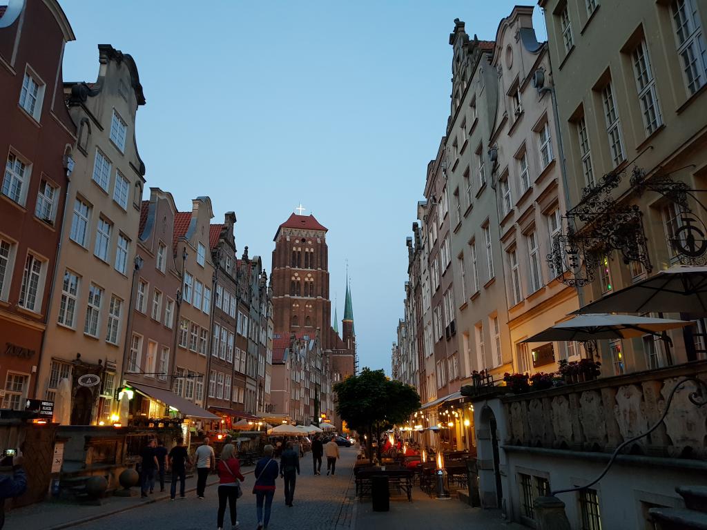 Piwna Street and Basilica of St. Mary of the Assumption of the Blessed Virgin Mary, Gdansk 皮瓦纳街和圣玛丽大教堂