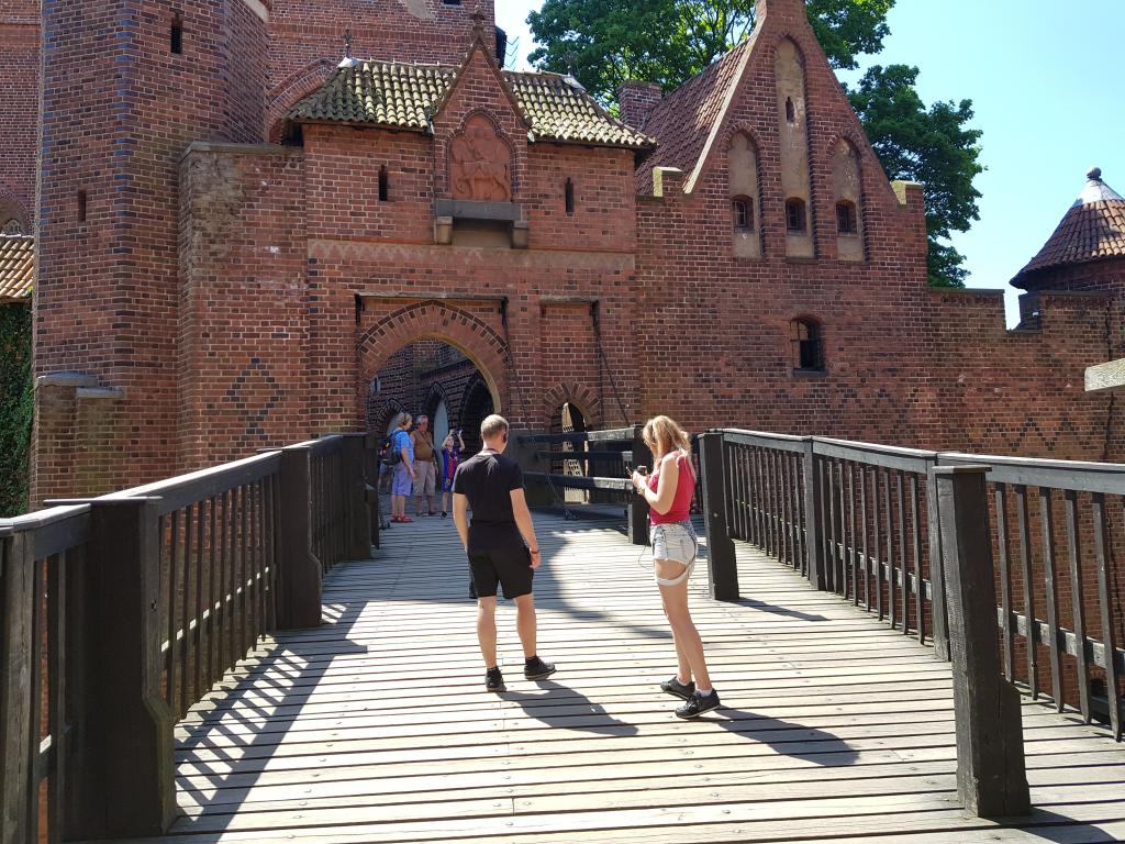 Entrance to fortress 堡垒墙门