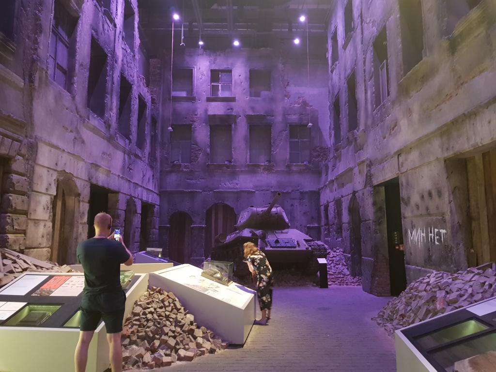 3-D depiction of war ruins in World War Two Museum, Gdansk 世界二战废墟三维构图