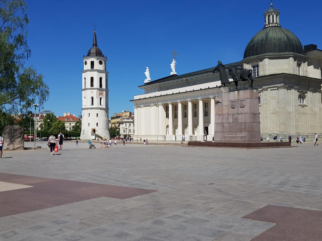 Bell Tower and Vilnius Cathedral in Kaunas Square 钟塔和维尔纽斯大教堂