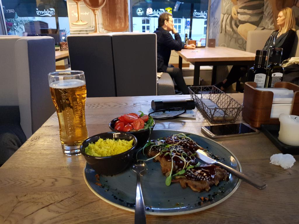 Dinner of ribs in Vilnius 维尔纽斯牛排晚餐