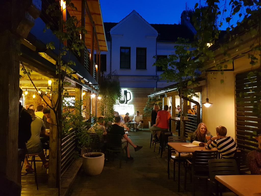 Restaurants in the alleys, Vilnius 小巷的餐厅