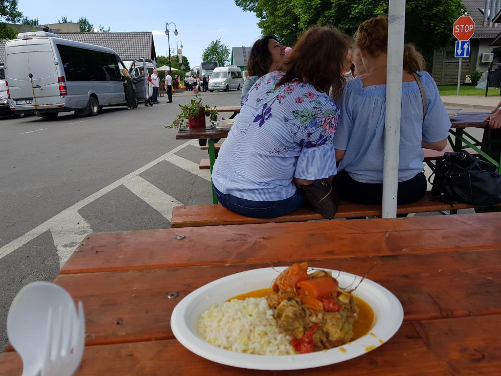 Lunch at the Trakai carnival 盛会的午餐