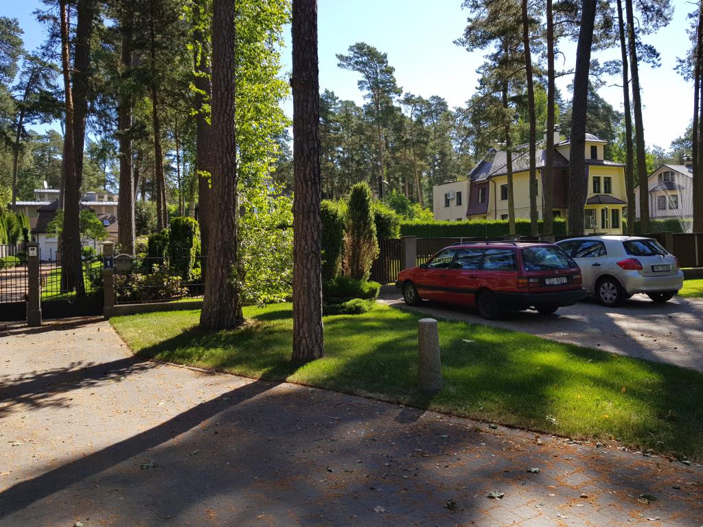 Old bungalows in the forest along the Jurmala beach 尤尔马拉海滩林中老豪宅