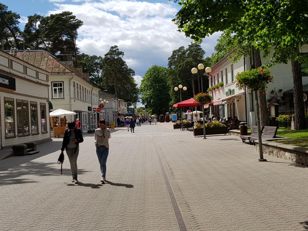 Shopping street in Jurmala 尤尔马拉步行商街