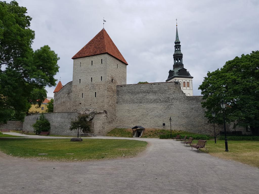 Tallinn Walls and Towers 塔林塔和古城墙