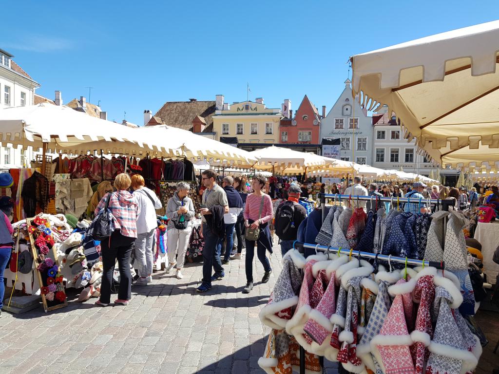 Stalls in the old town square 老城广场小摊