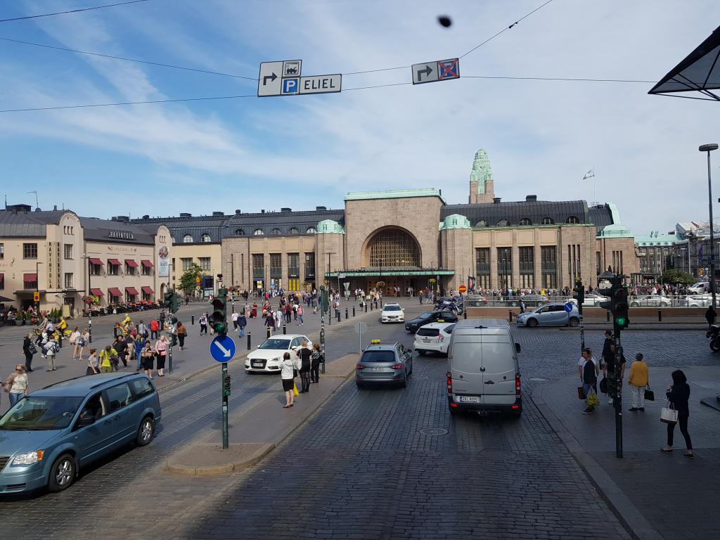 Helsinki central train station, opened in1919 赫尔辛基中央火车站