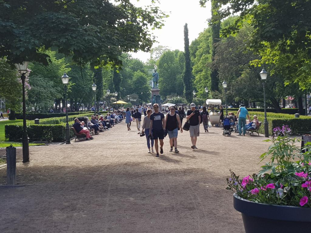 Catching the sun in the park, Helsinki 公园内享受暖阳