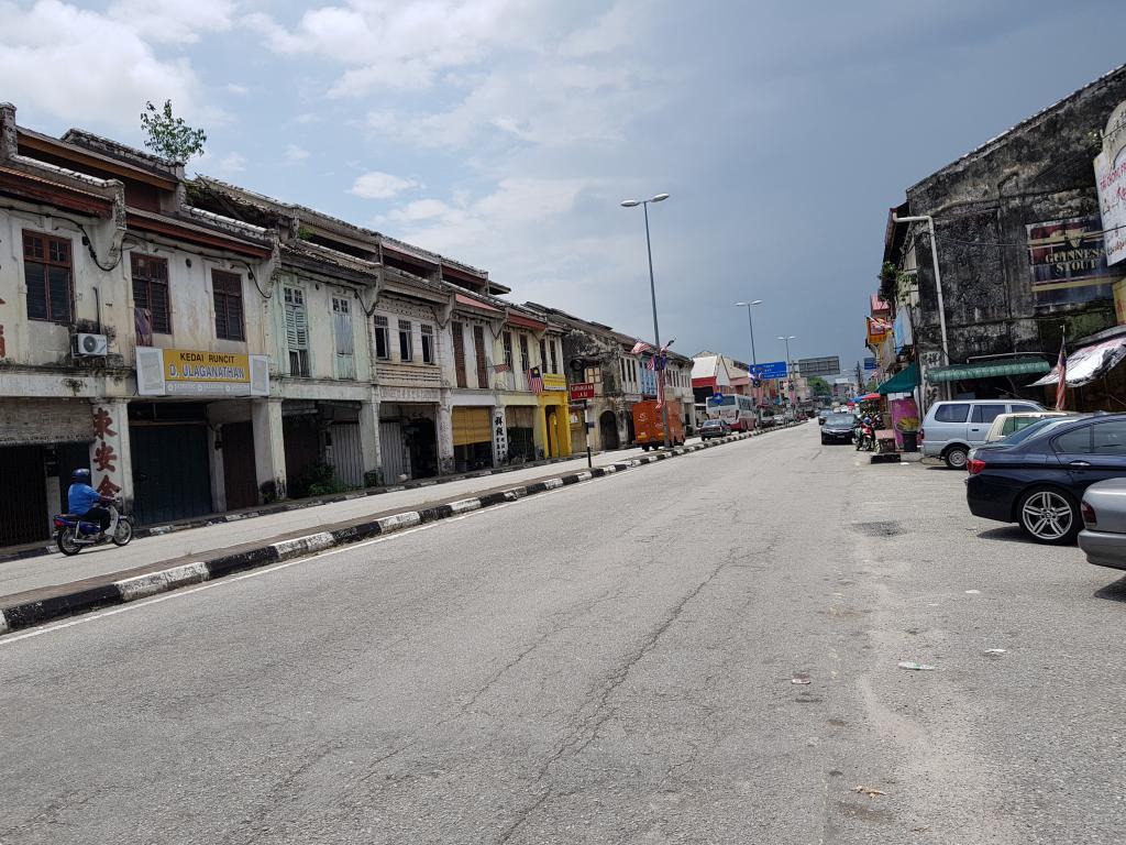 The old Chinese shopping streets along the old trunk roads in Bidor 打巴主干道旁的华人老商街