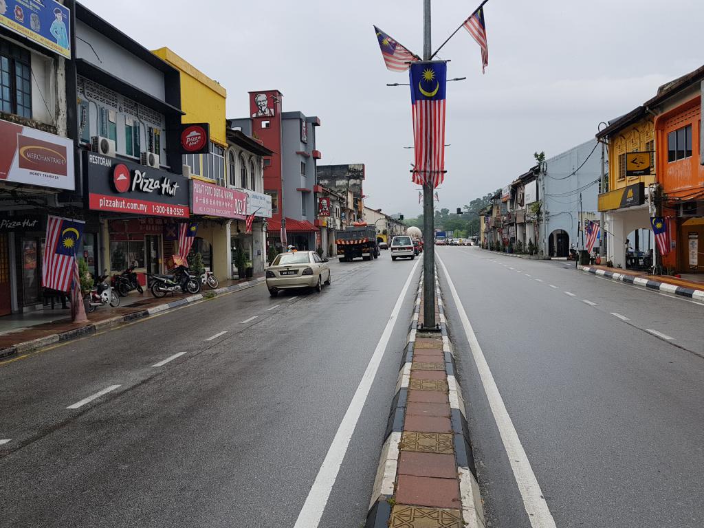 The old Chinese shopping streets along the old trunk roads in Tapah 美罗主干道旁的华人老商街