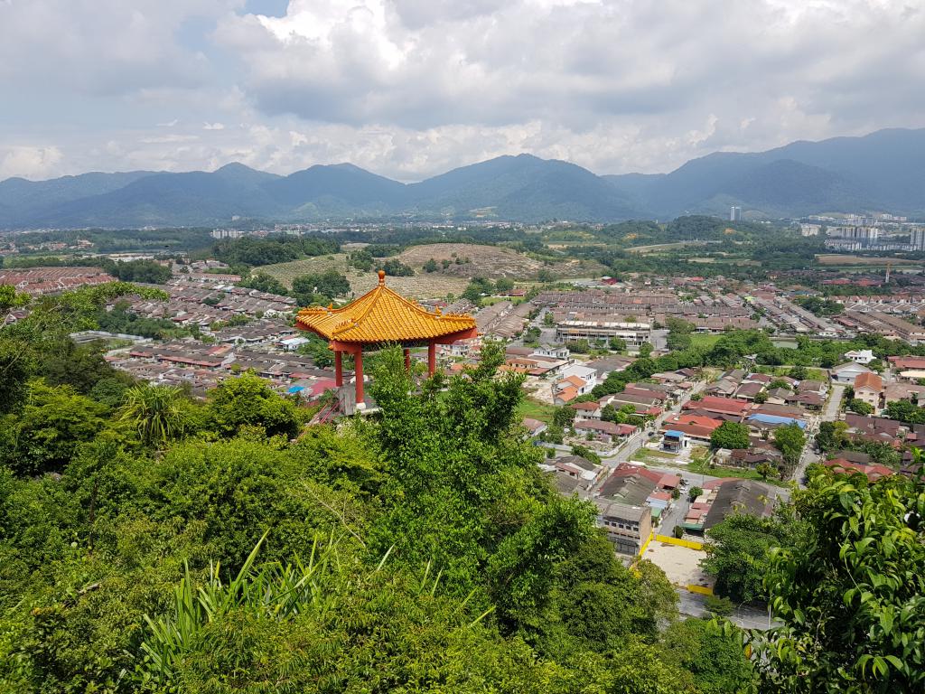 View of Ipoh from atop Perak Cave 霹雳洞山顶鸟瞰怡保市