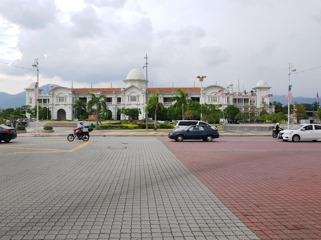 Railway station in colonial style building 殖民风格老火车站