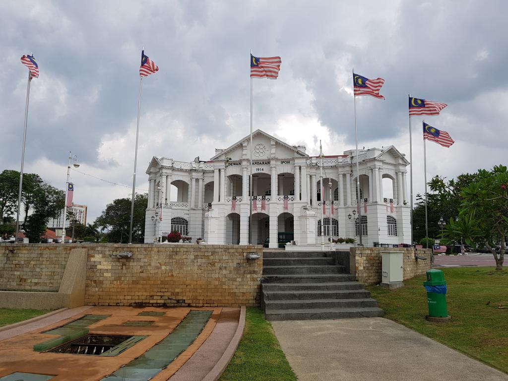 Colonial style court building 殖民风格法院大楼