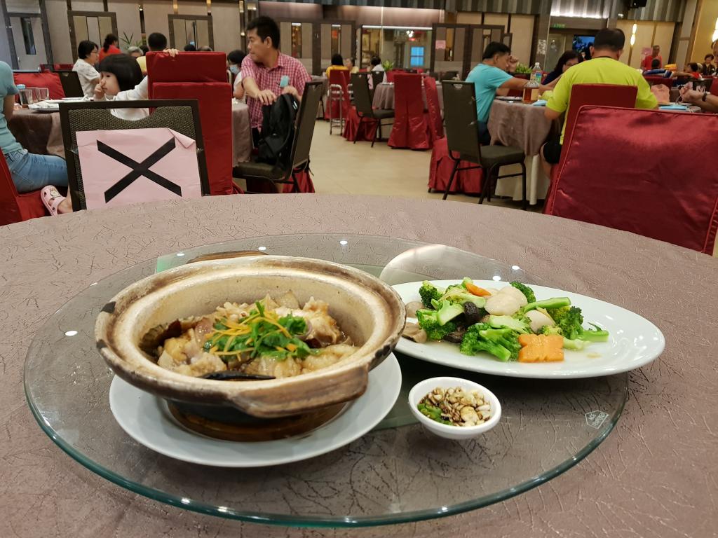 Cantonese dinner in restaurant 粤式晚餐