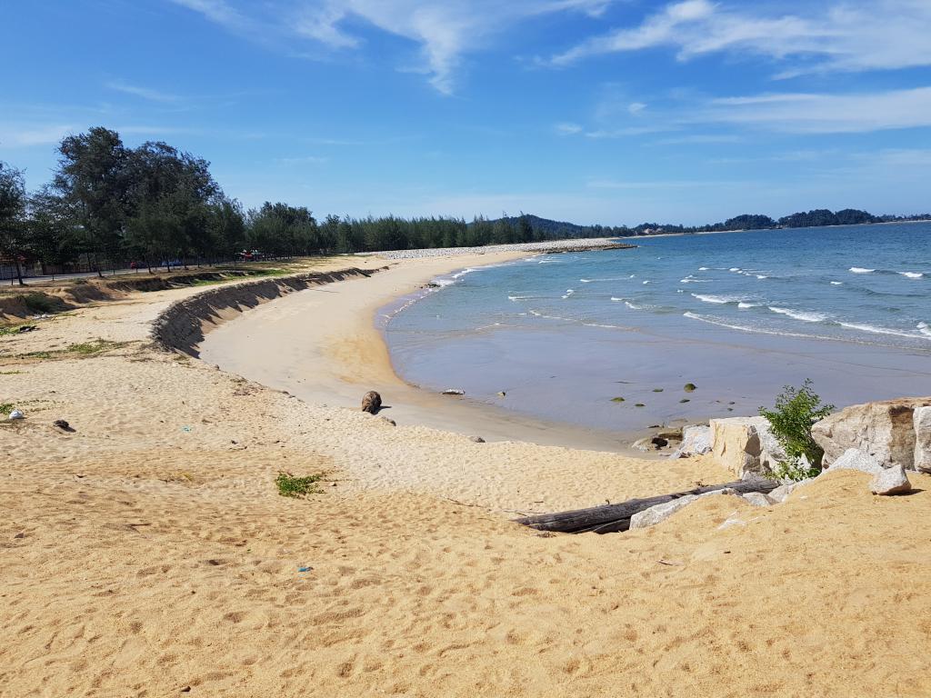 Dungun Beach 龙运海滩