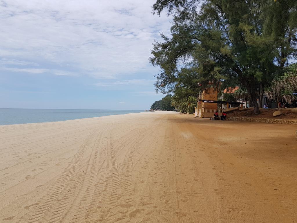 Teluk Cempedak Beach  关丹 Cempedak 海滩