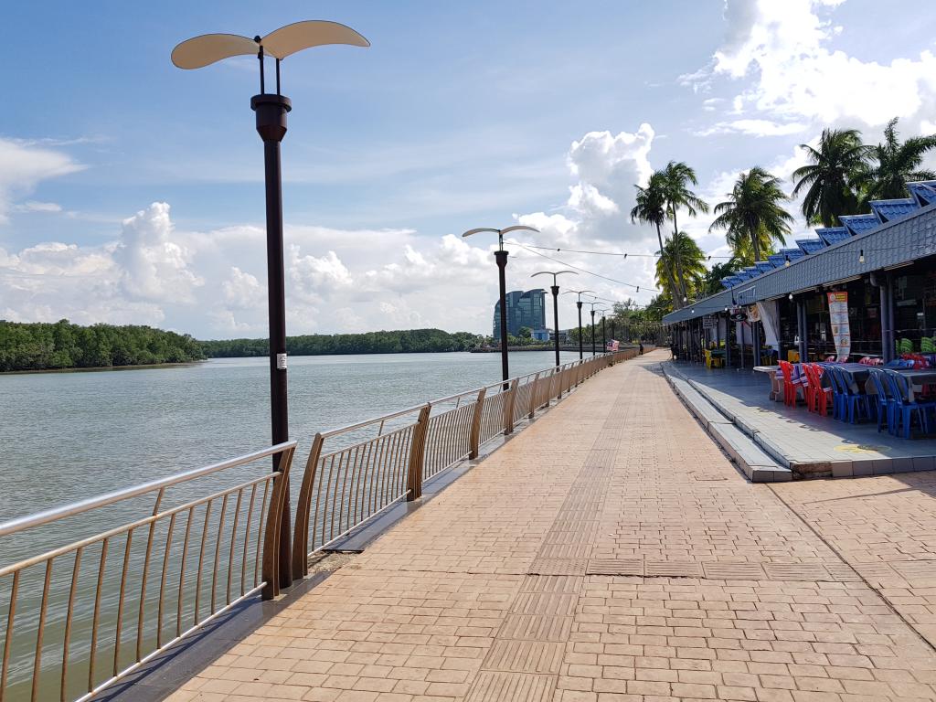 Kuantan River esplanade 关丹河岸步行广场