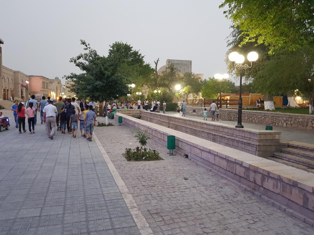 Old town street in the evening 傍晚的老城区