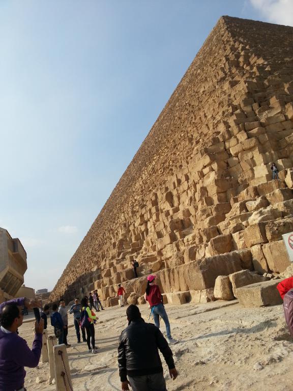 Close up view of the pyramid of Giza 近视吉萨大金字塔