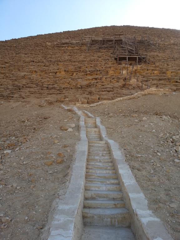 Entry to the Red Pyramid 红金字塔入口