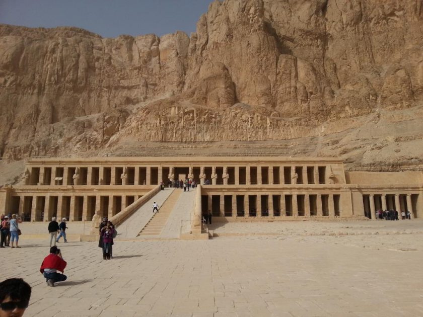 Mortuary Temple of Hatshepsut under the cliff 峭壁下的哈特苏普斯特女王葬祭殿