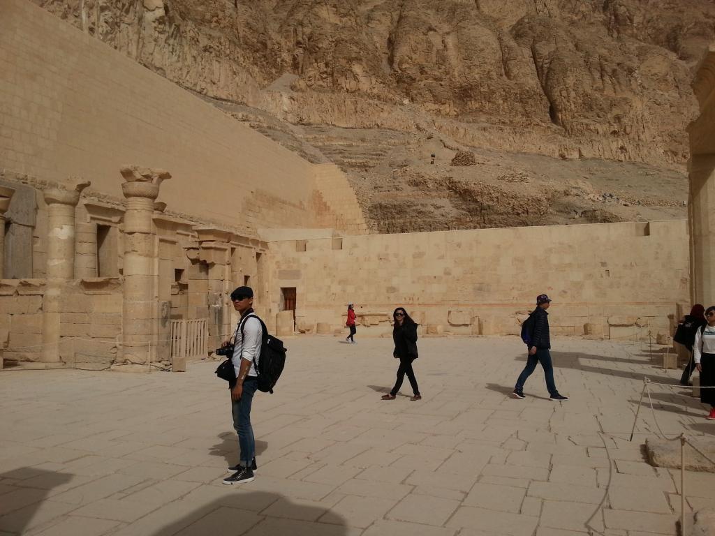 Courtyard in the Mortuary Temple of Hatshepsut 哈特苏普斯特女王葬祭殿庭院