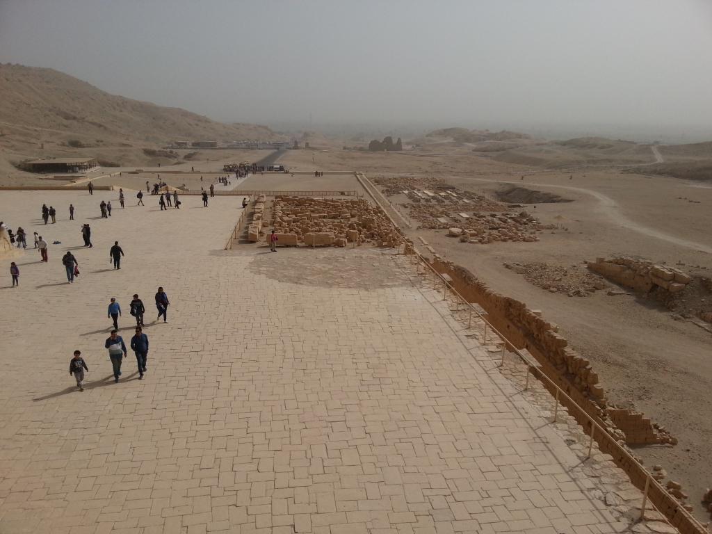 Front court of the Mortuary Temple of Hatshepsut 哈特苏普斯特女王葬祭殿前广场