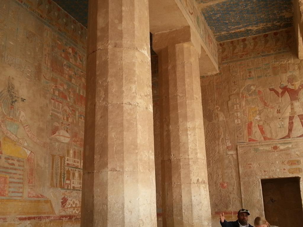 Giant pillars and wall painting in Mortuary Temple of Hatshepsut 哈特苏普斯特女王葬祭殿内大柱和壁画