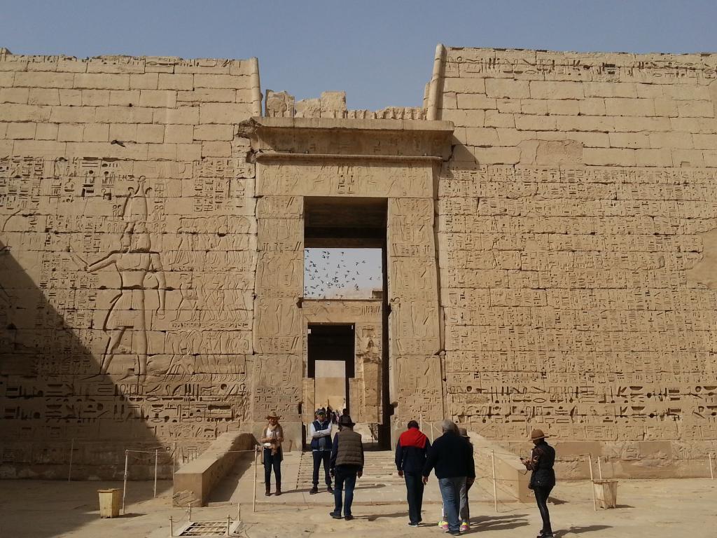 The entrance gates of Medinet habu temple 哈布陵庙入口大门