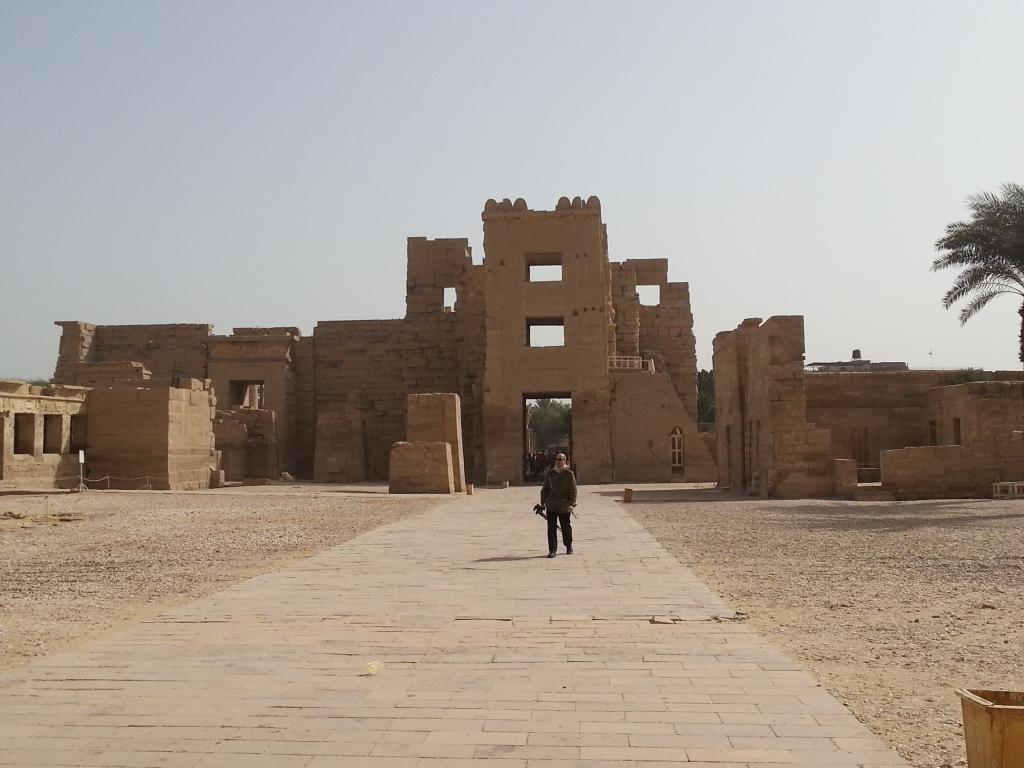 Tower gate entrance of Medinet Habu 哈布古城塔门