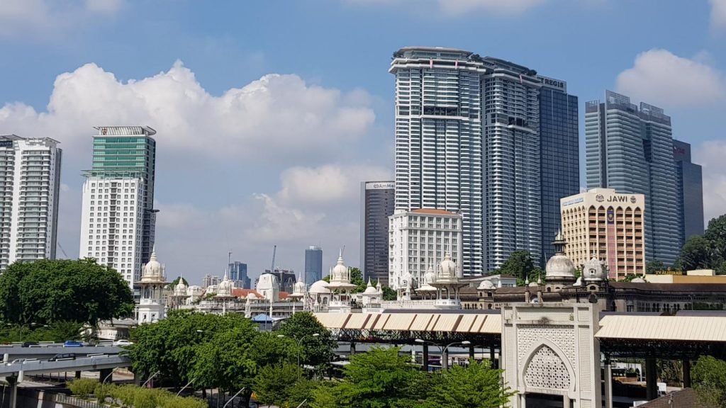 Modern skyscrapers contrasting with and colonial styled railway station 现代高楼和殖民风格火车站并立