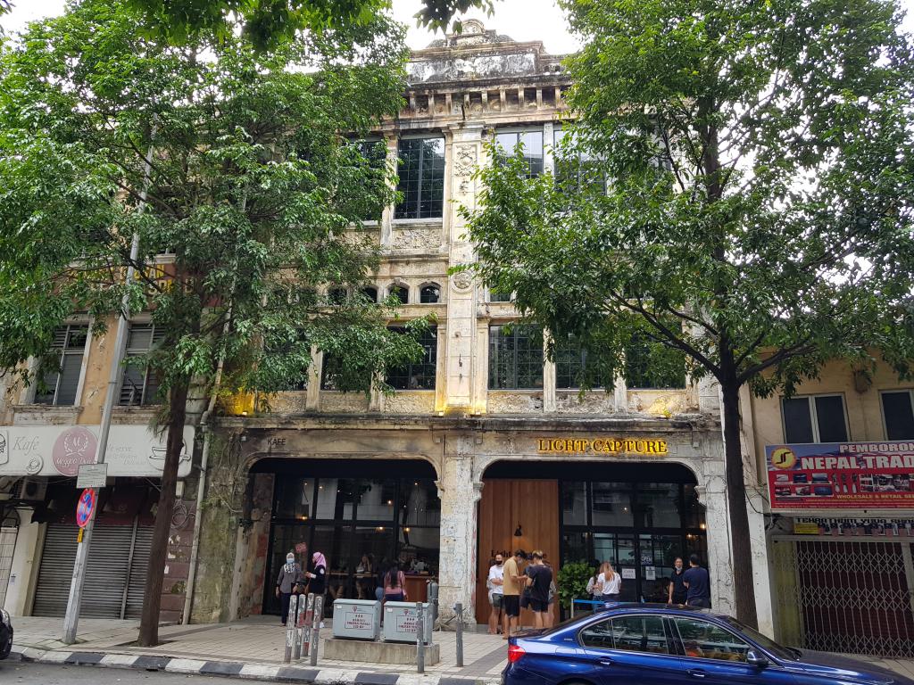 Nostalgic Chinese old shop houses 怀旧华人老商铺