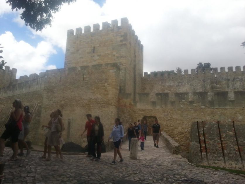 Castelo de S Jorge, 11th-century hilltop Moorish 11世纪山顶上摩尔式的圣若热城堡