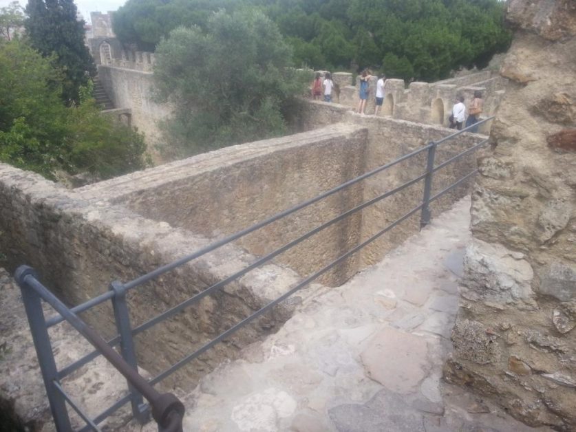 Castelo de S Jorge, 11th-century hilltop Moorish 11世纪山顶上摩尔式的圣若热城堡