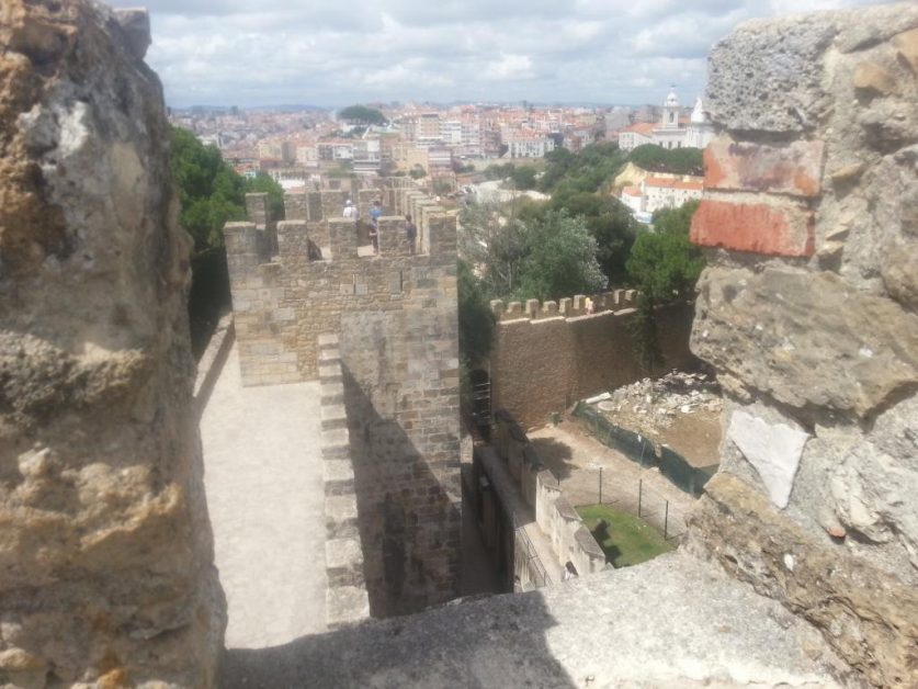 Castelo de S Jorge, 11th-century hilltop Moorish 11世纪山顶上摩尔式的圣若热城堡