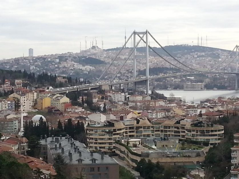 The Bosphorus Bridge connecting Asian Turkey to European Turkey 跨越欧亚的土耳其桥梁